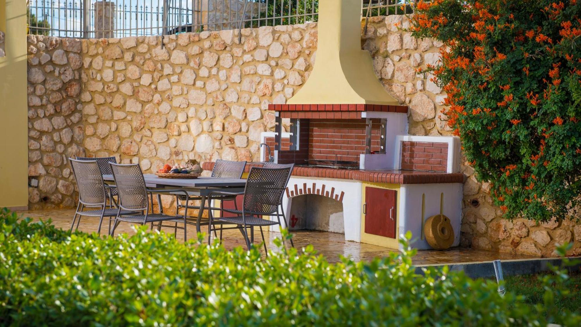 Sunshine Villa With Private Pool By Estia Herszonisszosz Kültér fotó